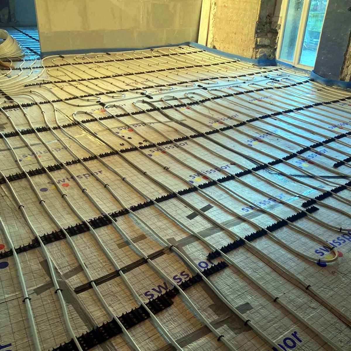Installation de chauffage au sol sur chantier de rénovation